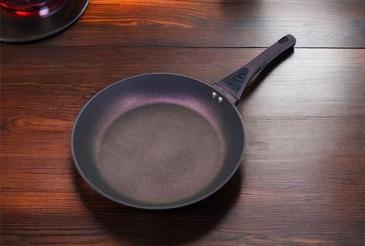 焦げ付き防止鍋に推奨される素材はどれですか?